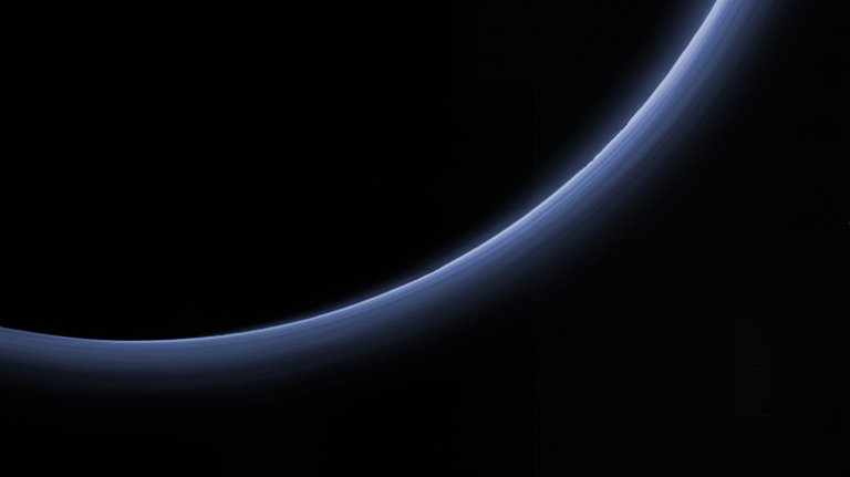 Stunning Image From New Horizons Shows the Layers in a Plutonian Sunset