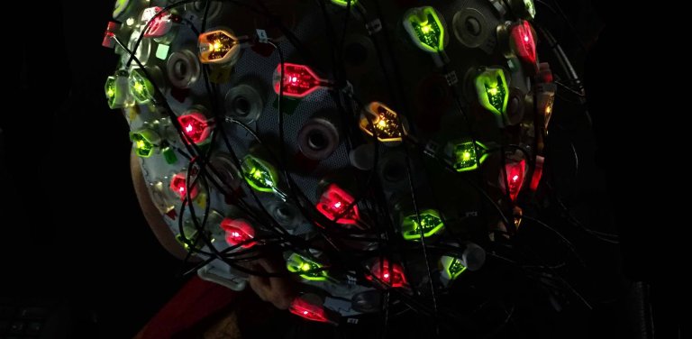 This Computer Interfaces With Your Brain to Decipher Your Thoughts